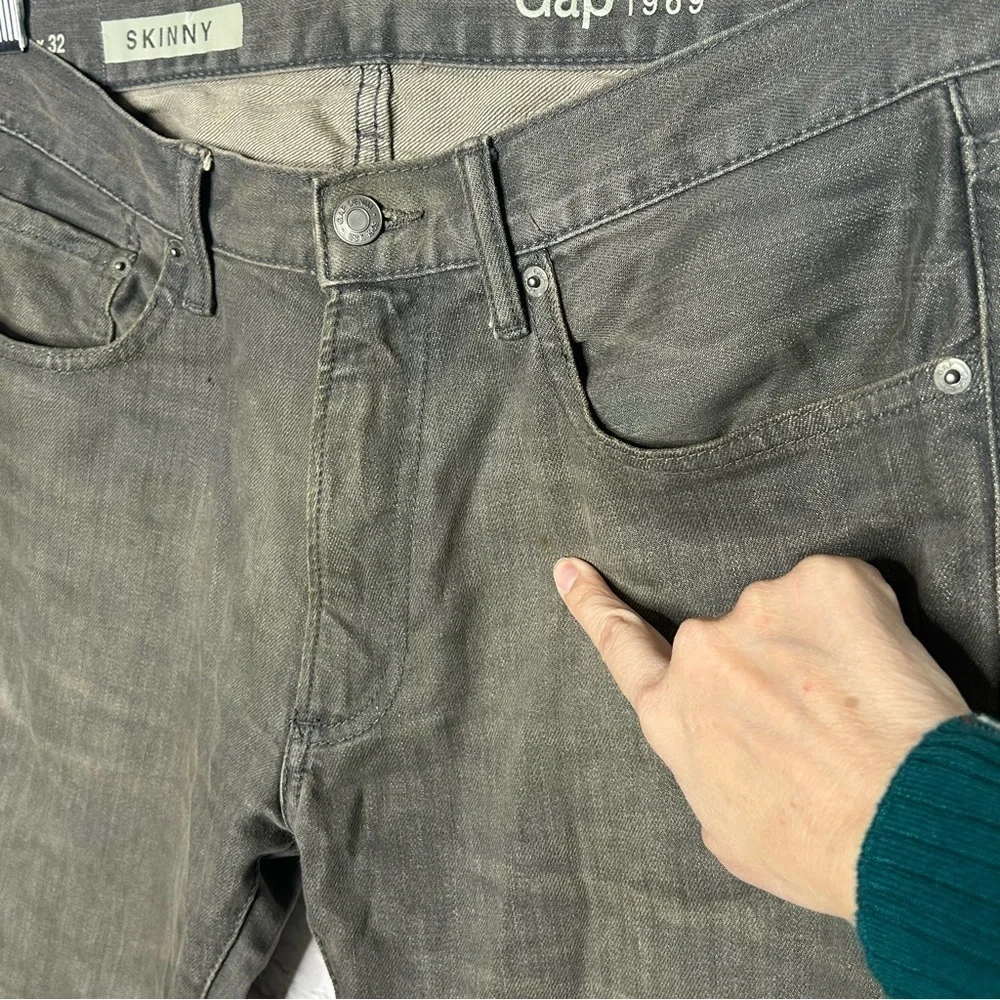 GAP men’s dark